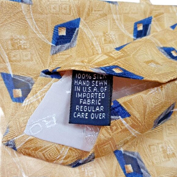 ROUNDTREE & YORKE Yellow Tie Necktie Silk Hand Sewn 4 X 59 - Picture 3 of 4